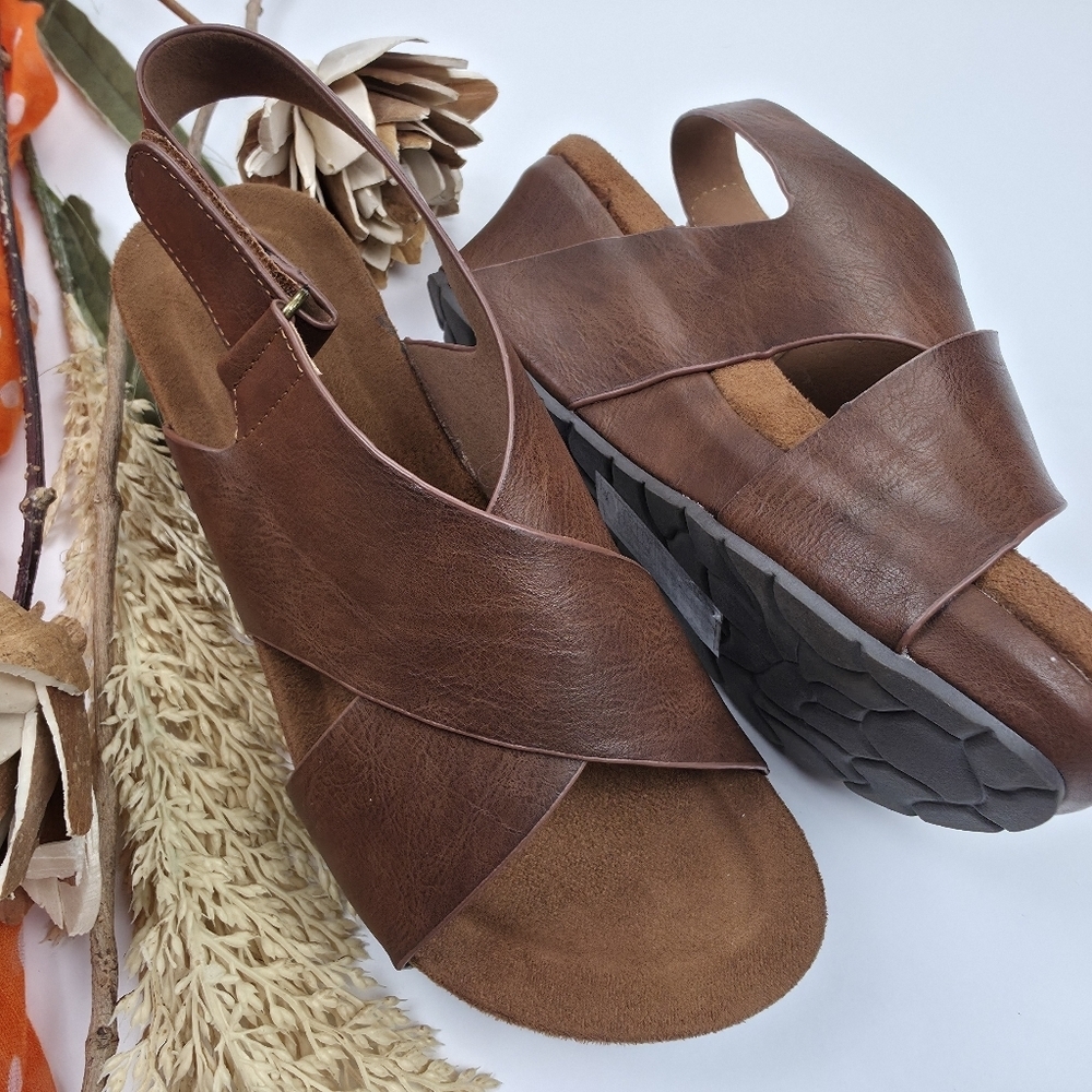 Pierre Dumas Brown Women's Sports Wedge Sandals Sz 6 - Picture 7 of 9
